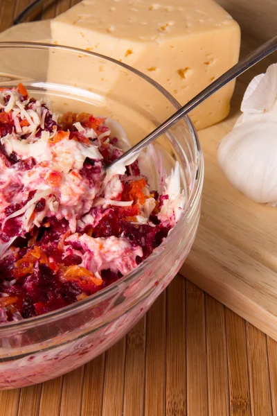 Vegetable salad with grated cheese — Stock Photo, Image