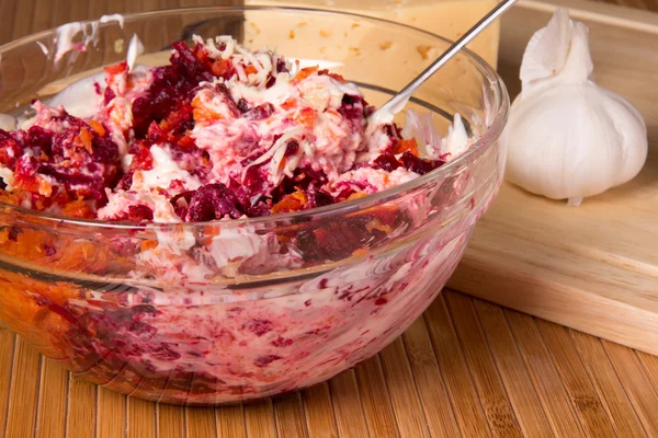 Salada de legumes com queijo ralado Fotos De Bancos De Imagens