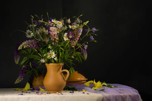 Bouquet di fiori di campo — Foto Stock