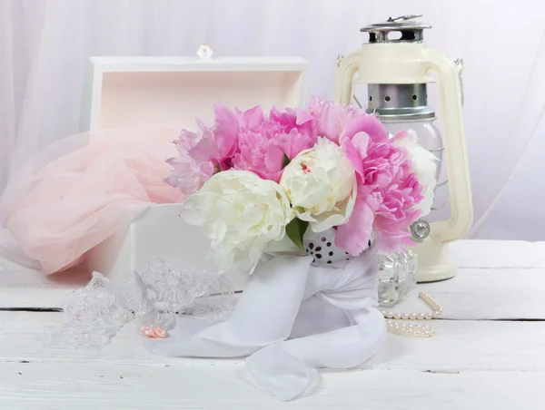 Still-life with a bouquet of peonies — Stock Photo, Image