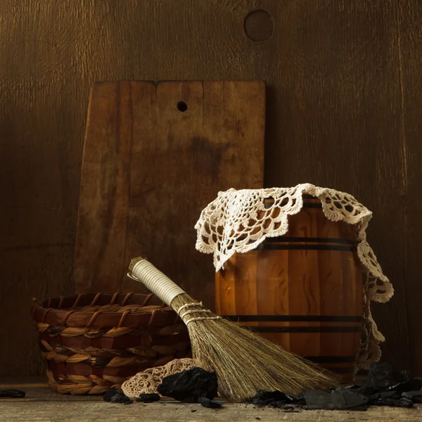 Natureza morta com ferramentas vintage para limpeza — Fotografia de Stock