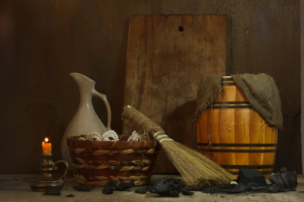 Bodegón con herramientas vintage para limpiar —  Fotos de Stock