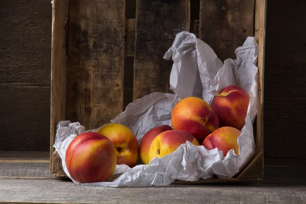 Natura morta con pesche — Foto Stock