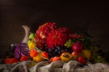 Taze meyve ve çiçekler ile natürmort