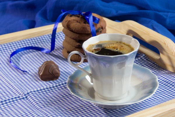 Färska kakor och en kopp kaffe — Stockfoto