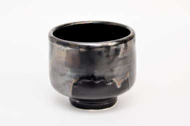 Mavi ve yeşil çömlek kabı.