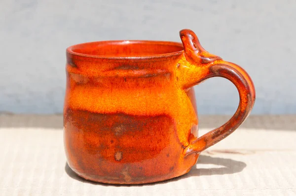 茶用橙色陶器杯的图像 — 图库照片