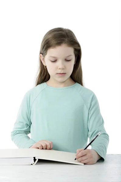 Dziewczynka w tabeli w szkole na biały — Zdjęcie stockowe