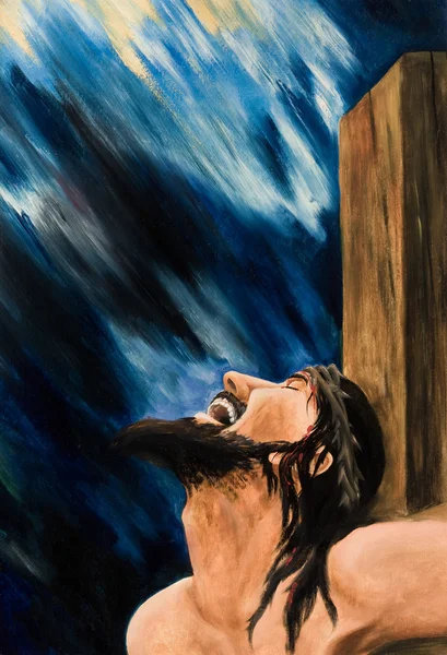 La crucifixión de Cristo sobre un fondo de cielo oscuro —  Fotos de Stock