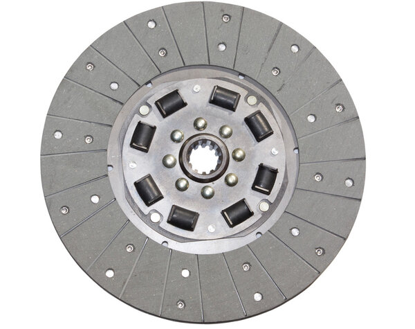 Диск сцепления изолирован на белом фоне
