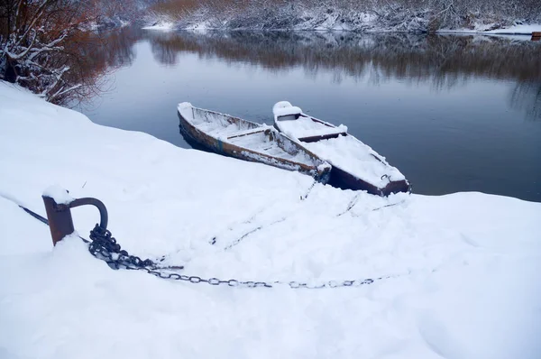Barcos Margem Rio Inverno — Fotografia de Stock