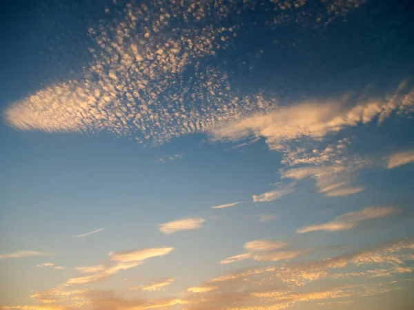 Nubes Del Cielo Puesta Sol Delicados Tonos Del Cielo Puesta —  Fotos de Stock