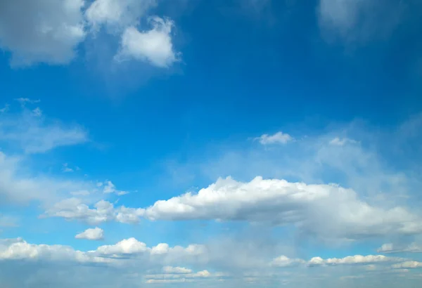 Vita Moln Den Stora Klarblå Himlen — Stockfoto