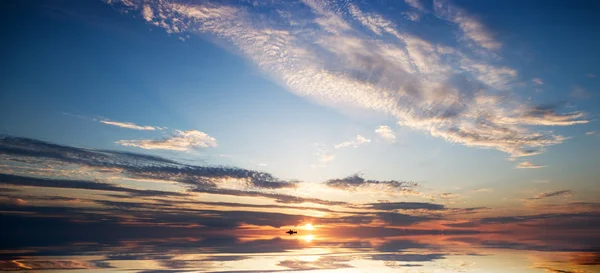Soluppgång över havet. — Stockfoto