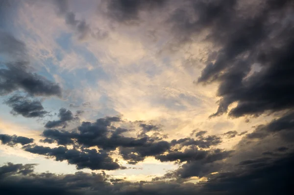 嵐の雲と劇的な空. — ストック写真