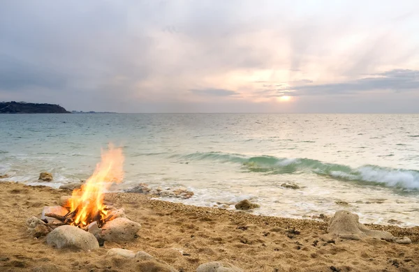 Yalnız gece yangın — Stok fotoğraf