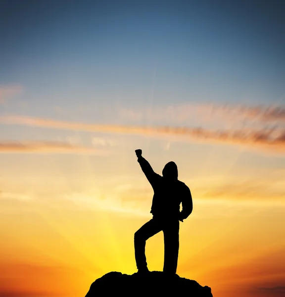 Man on peak of mountain. — Stock Photo, Image