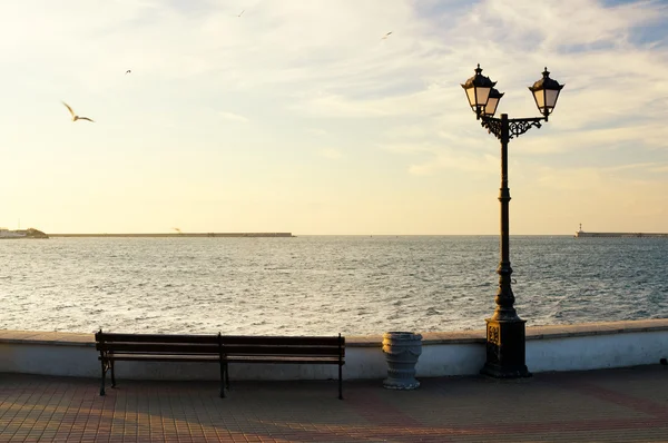 Bench on seacoast. — Stock Photo, Image