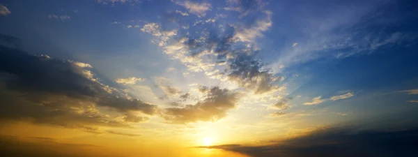 Lucht achtergrond op zonsopgang — Stockfoto