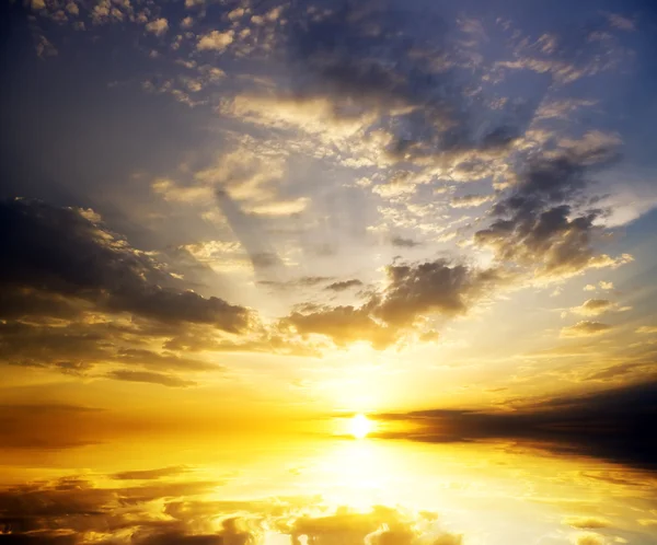 Puesta de sol en el mar. — Foto de Stock