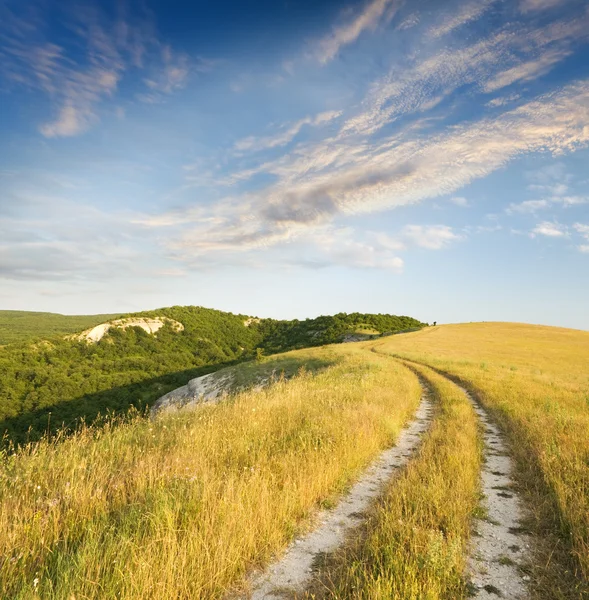 Corsia stradale e cielo profondo . — Foto Stock