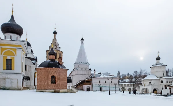 Monasterio del hombre Uspensky en invierno, Staritsa, Rusia Imágenes de stock libres de derechos