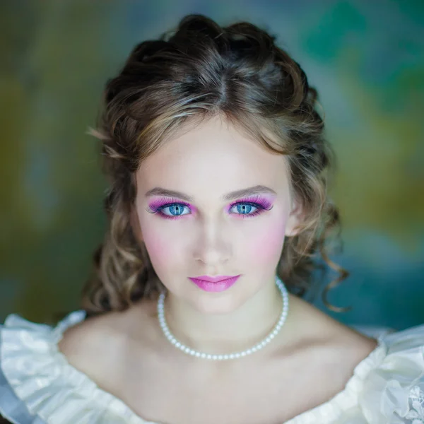 Dziewczynka z pięknym makijażem — Zdjęcie stockowe