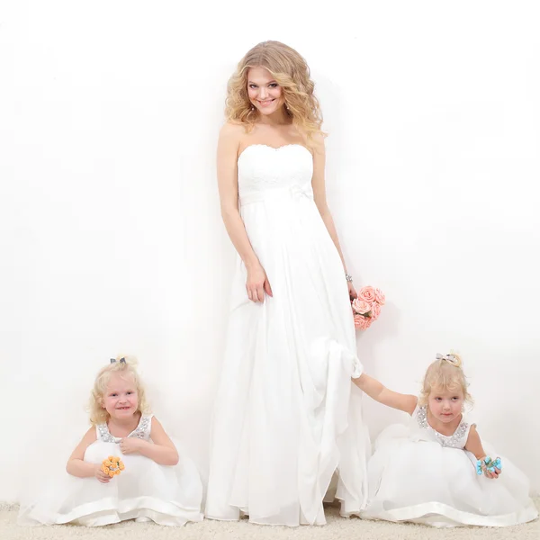 Belle mère et filles en studio — Photo