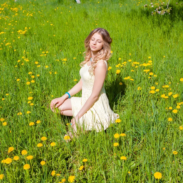 Sexy blonde in the spring — Stock Photo, Image