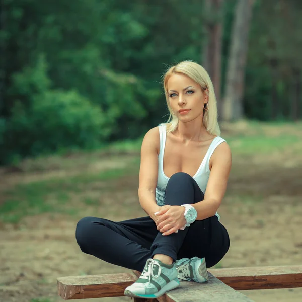 Chica deportiva positiva — Foto de Stock