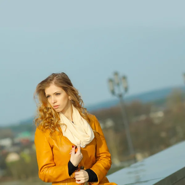 Beautiful girl praying outdoors — Stock Photo, Image