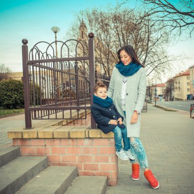  erkek bebek ve annesi 