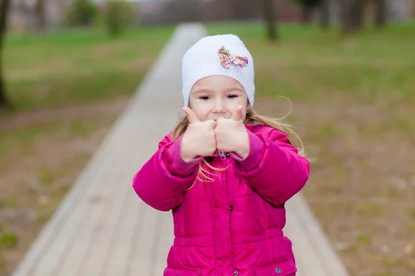 Ggirl showing thumbs up — Stock Photo, Image