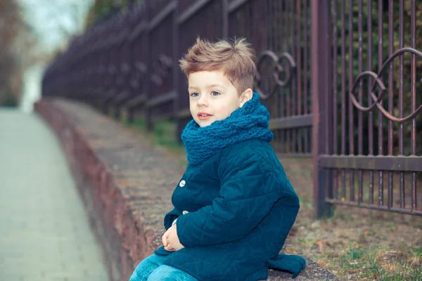 Trendy kleine jongen — Stockfoto