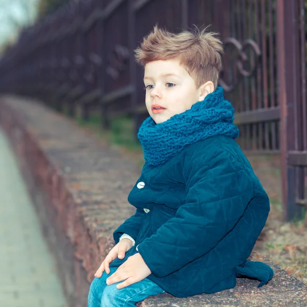 Trendy kleine jongen — Stockfoto