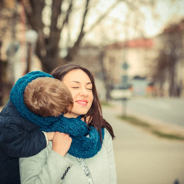 Menino e sua mãe — Fotografia de Stock