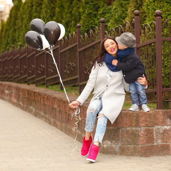 Menino e sua mãe — Fotografia de Stock