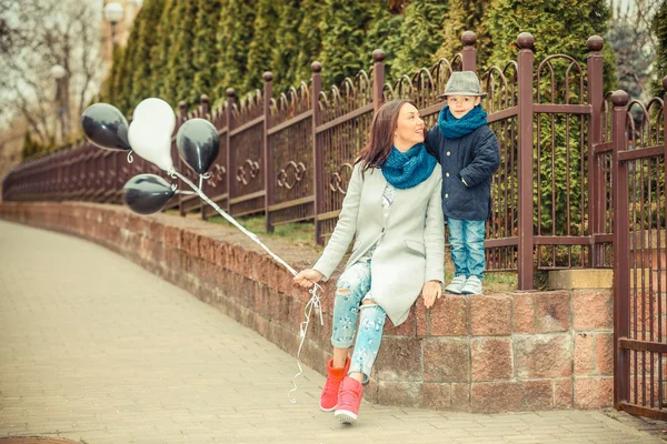 Petit garçon et sa mère — Photo