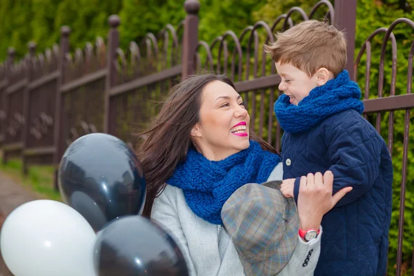 Menino e sua mãe — Fotografia de Stock