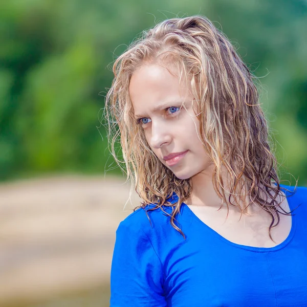 Gadis dengan Rambut Basah — Stok Foto