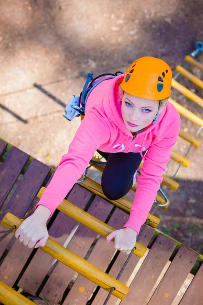 Klättrare klättrar upp för trapporna — Stockfoto