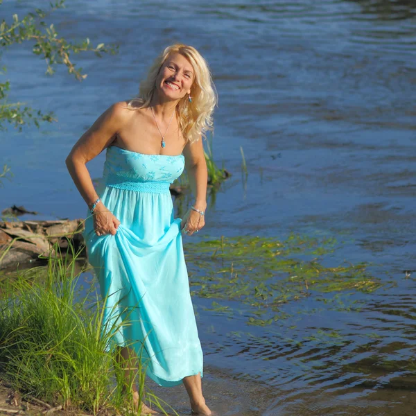 Mature blonde enjoying the sea — Stock Photo, Image