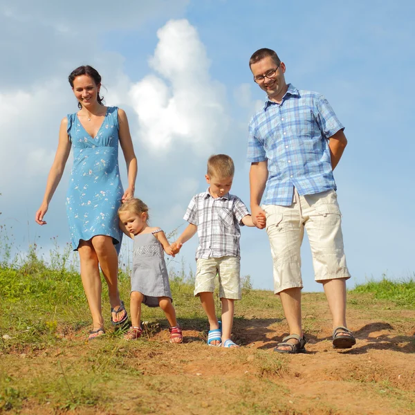 Young happy family in mountains — Stock Photo, Image