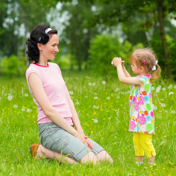 Little girl learning photography — Stock Photo, Image