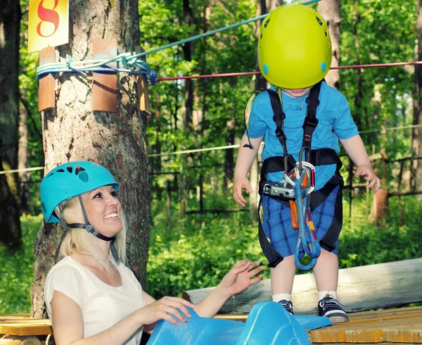 Mom and son climbing trees — Stock Photo, Image