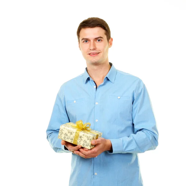 Hombre de camisa azul con caja de regalo —  Fotos de Stock