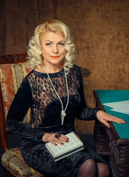 Beautiful vintage woman portrait — Stock Photo, Image