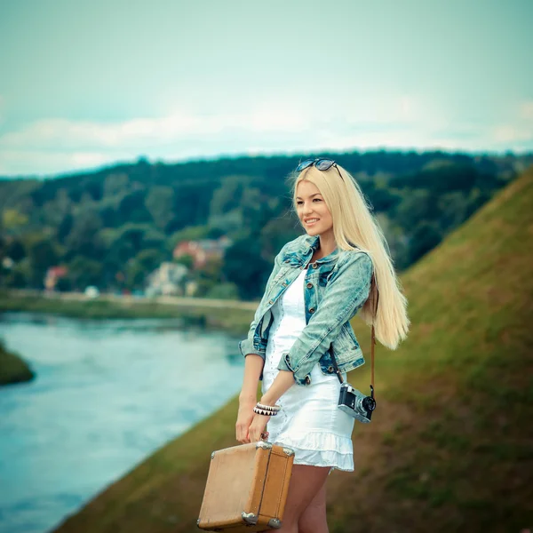 Girl with vintage suitcase on street — Stock Photo, Image