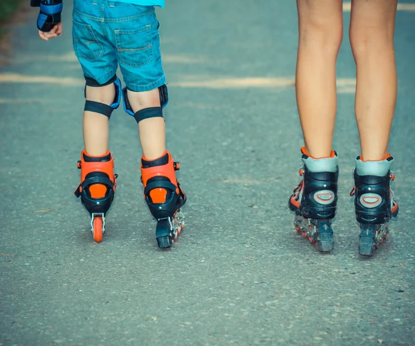 Mom with child  roller skating — Stock Photo, Image