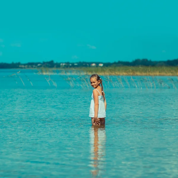 Teenager girl in water — Stock Photo, Image
